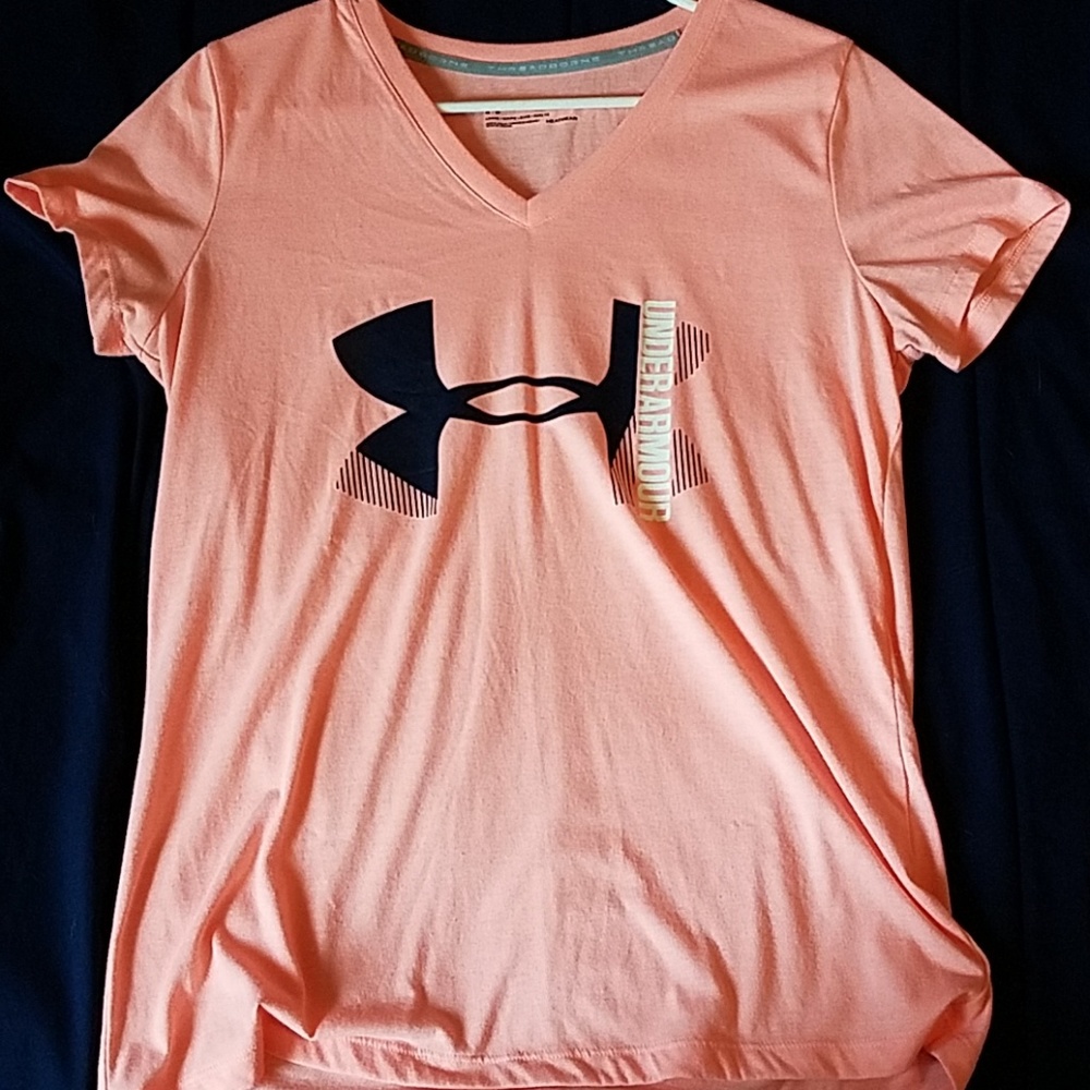 Under armour tee shirt.